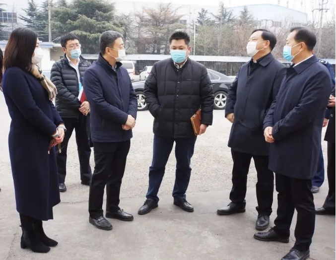 膠州市委副書記來(lái)遠(yuǎn)見(jiàn)集團(tuán)旗下旺年公司督導(dǎo)進(jìn)口冷鏈?zhǔn)称芬咔榉揽毓ぷ? width=